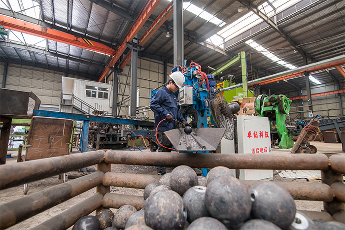 鄂尔多斯网架配件-螺栓球加工车间